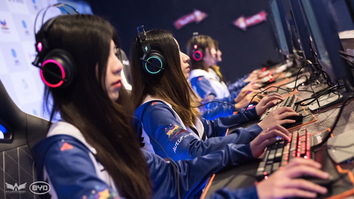 The Killer Angels, an all women’s esports club, training at Amazing Center / Photo credit: Killer Angels