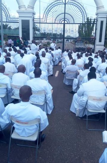 More than 200 hundred Anglican priests have staged a protest against the loss of a school to another denomination at the front of the Anambra Government House in Awka on Friday, November 2, 2018.