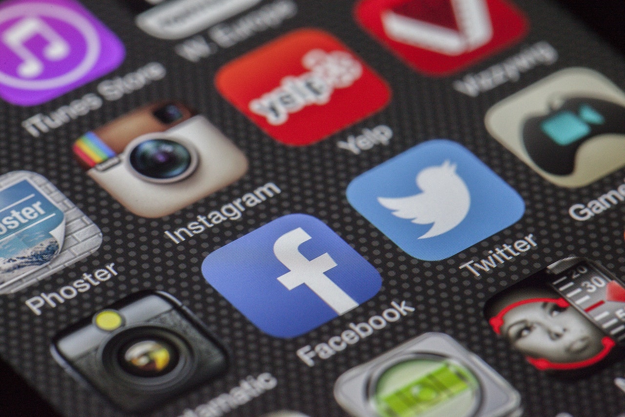australia, phone social media, Central Bank of Nigeria, Tweet meet,
