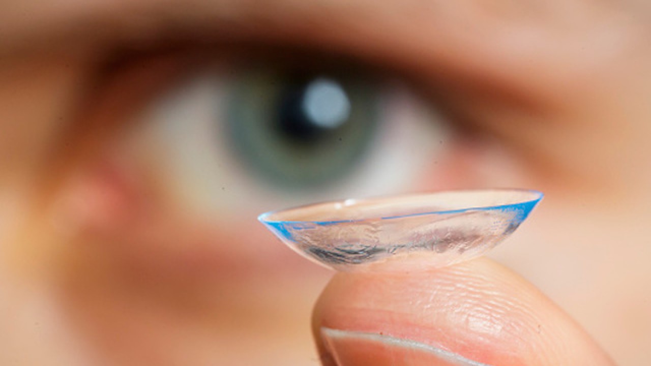 contact lenses woman solutions