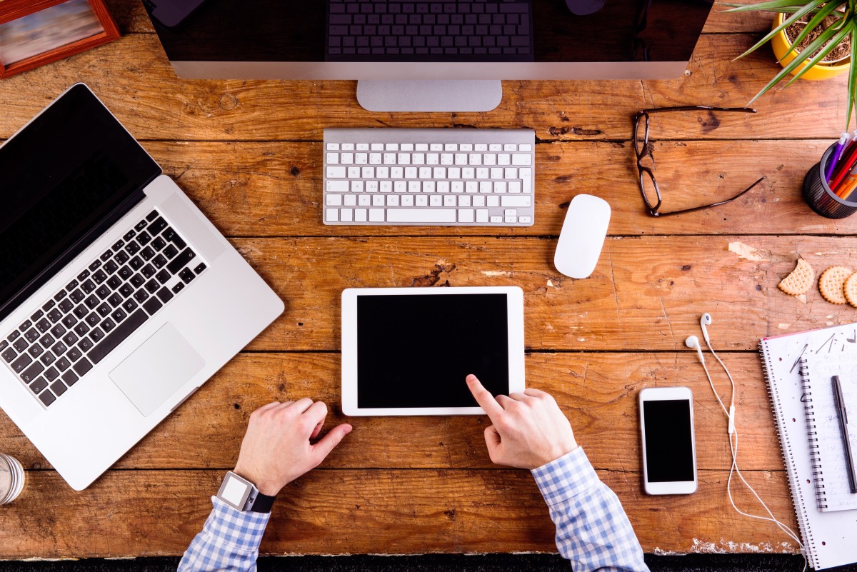 clutter, small business telemarketers phone marketing campaign office virtual office