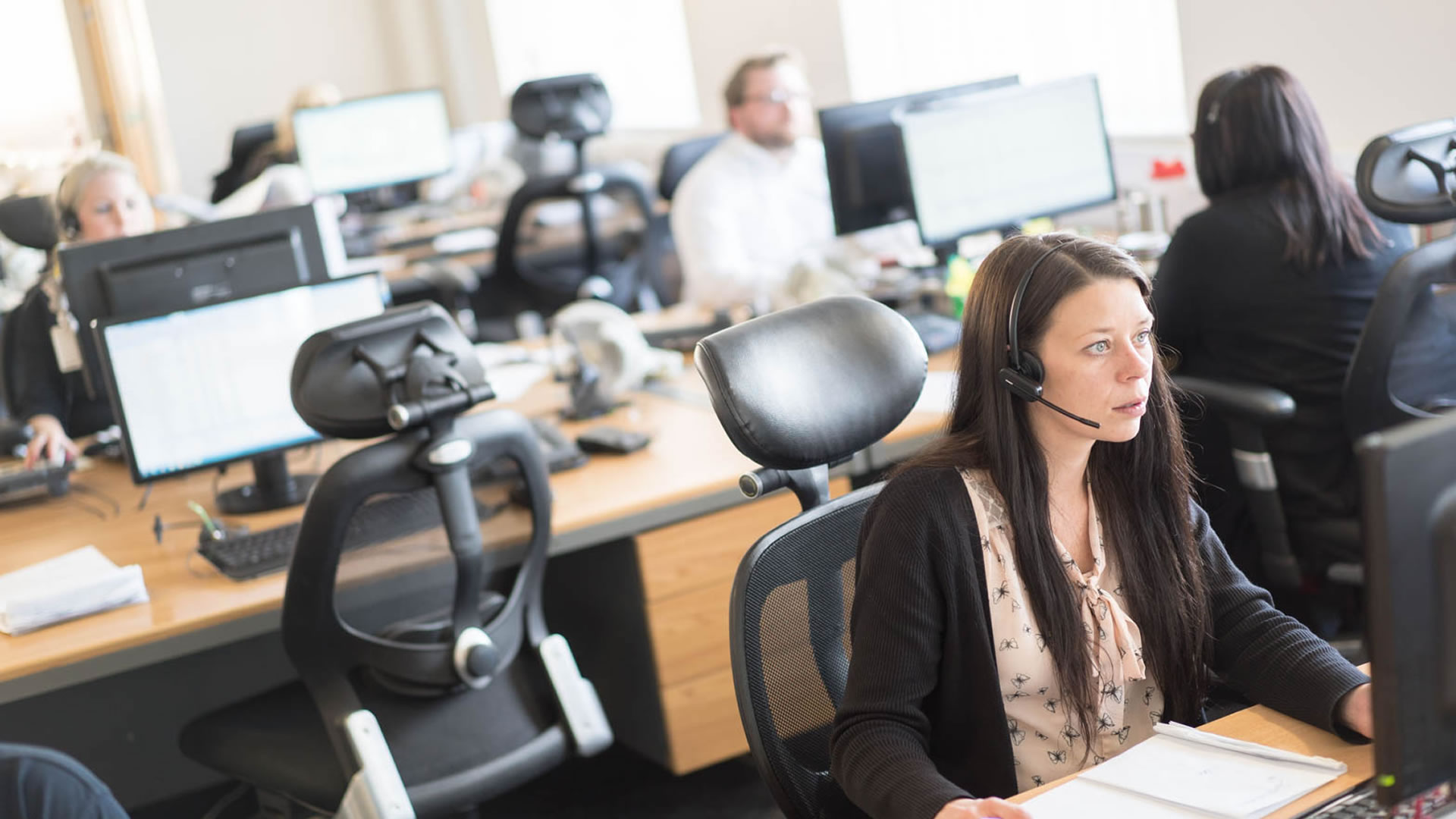 telemarketers phone marketing campaign office