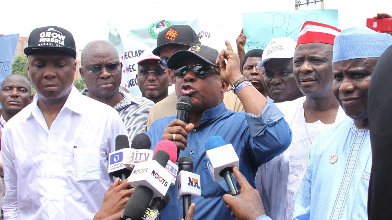 Police teargas PDP leaders, Senate President Bukola Saraki, Senator Ben-Murray Bruce, Senator Dino Melaye, former Jigawa Governor Sule Lamindo, the party chairman, Uche Secondus, Speaker of the House Yakubu Dogara, Governor of Sokoto, Aminu Tambuwal when they staged a protest for a free and fear election at the INEC office in Abuja on October 5, 2018