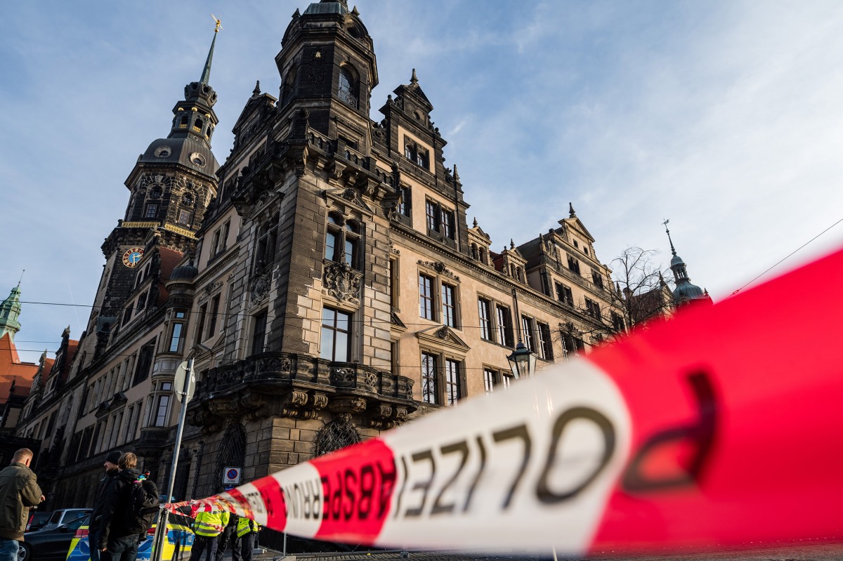 Thieves Steal One Billion Euros Worth Of Jewels From Grünes Gewölbe In Dresden