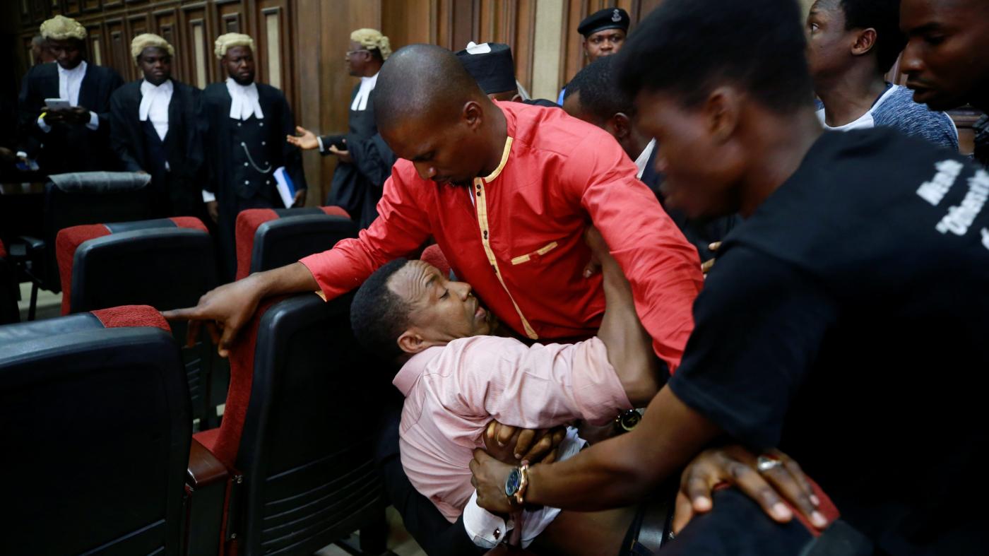 Drama at the Federal High Court: Supporters of SaharaReporters Publisher, Omoyele Sowore prevent his arrest by operatives of Nigeria's secret police, the Department of State Security, DSS on Friday, December 6, 2019