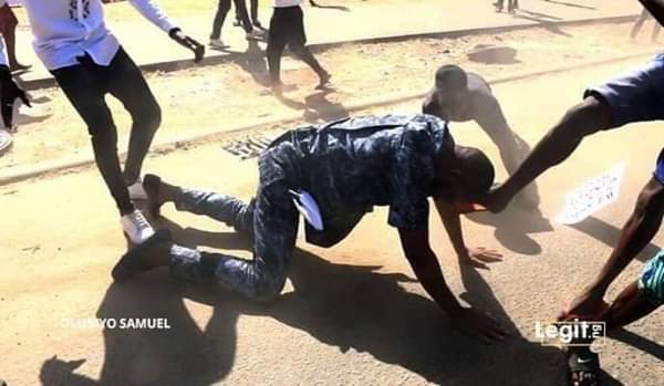 Deji Adeyanju attacked by pro-Buhari thugs at the National Human Rights Commission (NHRC) in Abuja, Dec 23, 2019 