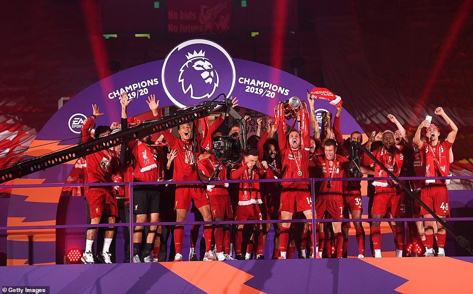 Liverpool Lift Premier League Trophy