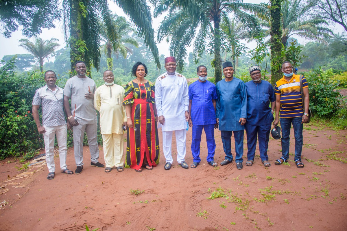 Valentine Ozigbo, Principal of School, Members of Old Students Association at Annual Andrew And Christiana Ozigbo Excellence Awards at Christ The Redeemer College Amesi on Sun Aug 2