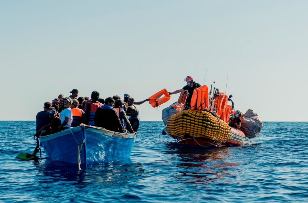 migrants, lives at sea