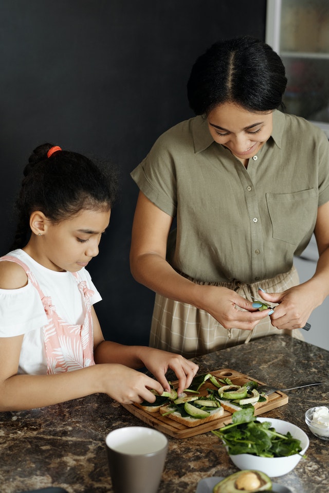 children eating