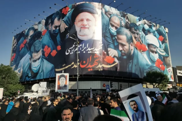Mourners attend the funeral procession in Tehran. [Atta Kenare/AFP]