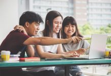 16 Definitive Rules for Handling Fake News and Misinformation Fake News, Mother and daughter, students, 20 drops of wisdom