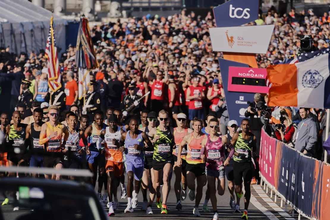 Runners in the men's elite division make their way from the start line. Eduardo Munoz Alvarez/AP