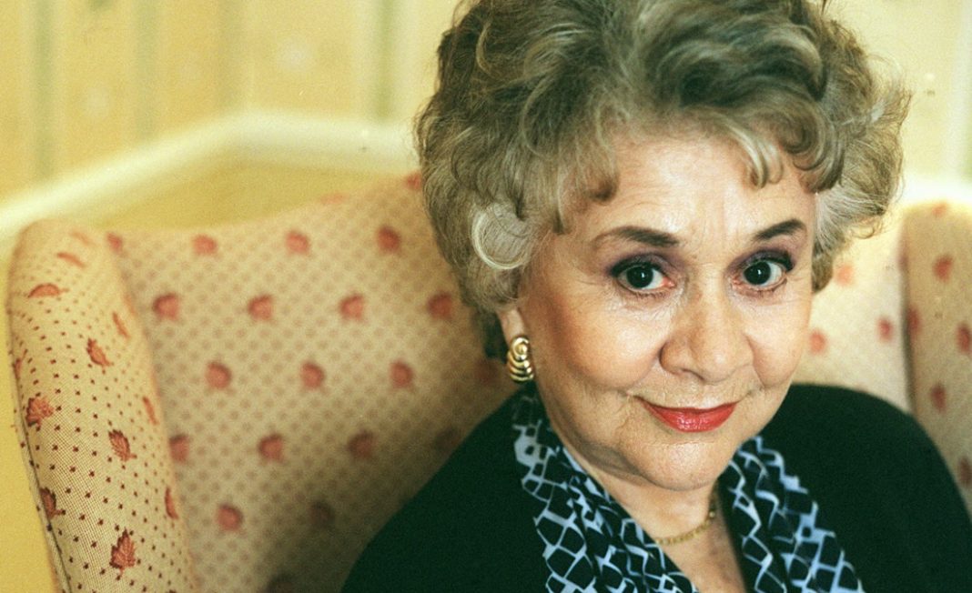 ‘I had to cook a ragout live on stage. The delicious smell sent people out at the interval looking happy but very hungry,’ Joan Plowright in 2001. | Gary Calton/The Observer