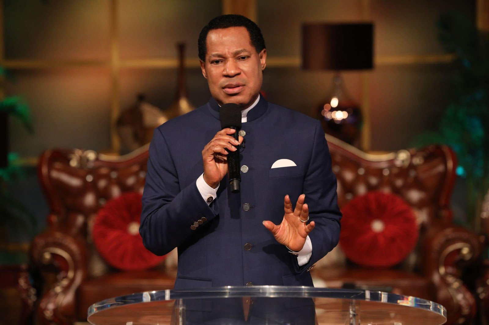 'There's No Such Thing as a Worship Leader' - Pastor Chris Oyakhilome ...