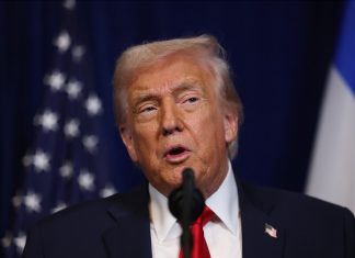 Trump Says He and Minnesota Governor ‘On a Similar Wavelength’ After Call Following ICE Killings US President Donald Trump, Minnesota