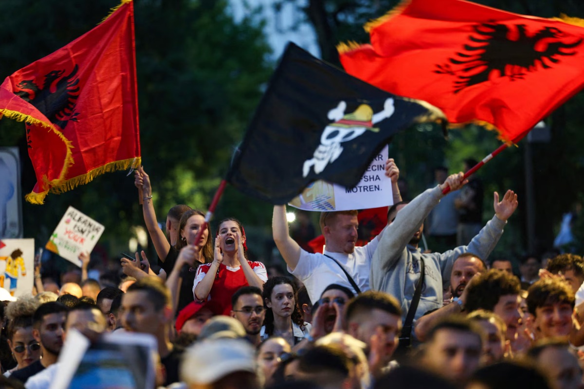 Flamingo Protests Albania, Ivanka Trump