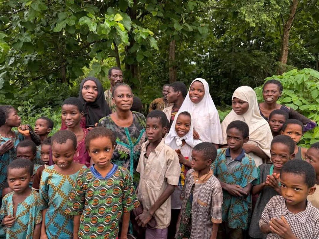 Rescued Oriire pupils and teachers pose for a photograph after security agencies freed them from captivity in Oyo State in July 2026.