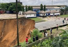 Hospital Collapses in Calabar as Worsening Landslide Threatens Anansa Road (VIDEO) A section of Anansa Road in Calabar, Cross River State, is seen after a landslide triggered by persistent rainfall damaged the waterfront road in July 2026.