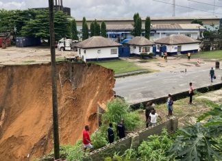 Hospital Collapses in Calabar as Worsening Landslide Threatens Anansa Road (VIDEO) A section of Anansa Road in Calabar, Cross River State, is seen after a landslide triggered by persistent rainfall damaged the waterfront road in July 2026.