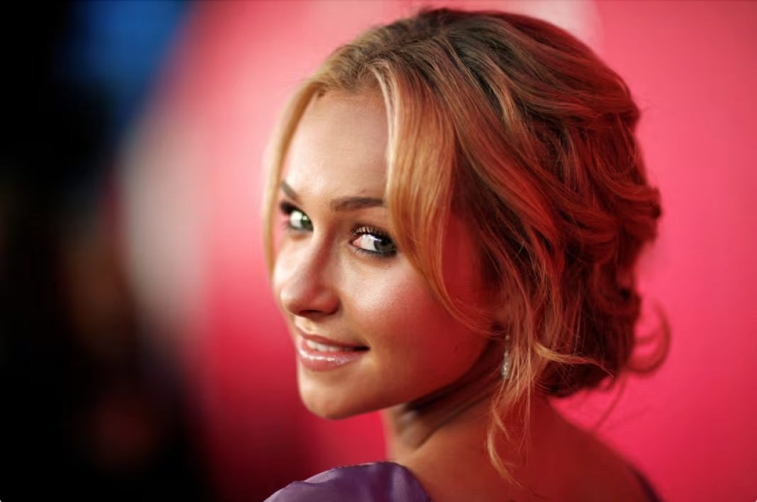 Hayden Panettiere poses at the 6th