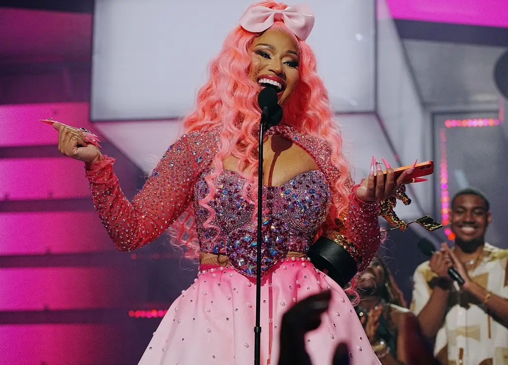 Nicki Minaj hit the stage at the 2022 MTV Video Music Awards on Sunday in an all-pink ensemble.